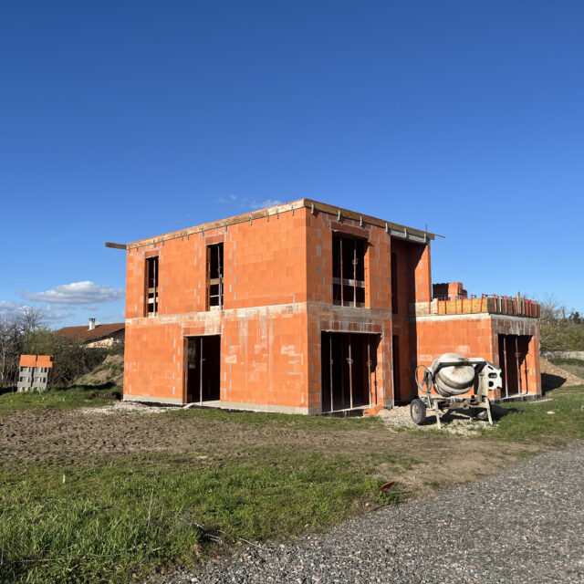 Cuzieu, construction des villas myia